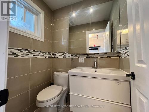 21 MONTEZUMA TRAIL , Toronto, Ontario M1V 1K4 2