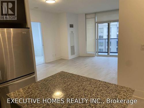 2707 - 330 BURNHAMTHORPE ROAD , Mississauga, Ontario L5B 3Y5 5