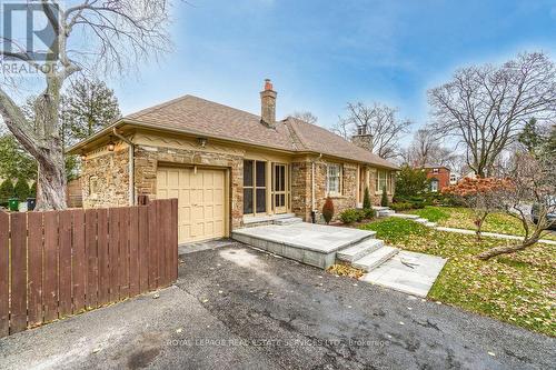 880 ROYAL YORK ROAD , Toronto, Ontario M8Y 2V6 3