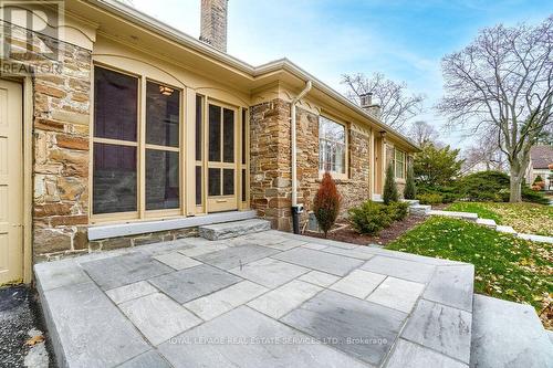 880 ROYAL YORK ROAD , Toronto, Ontario M8Y 2V6 4
