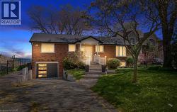 17 WENDAKEE Drive  Stoney Creek, ON L8E 5T3