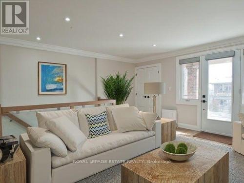 UPPER - 22 WINEVA AVENUE , Toronto, Ontario M4E 2S9 4