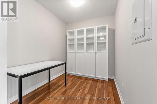 214 - 1403 ROYAL YORK ROAD , Toronto, Ontario M9P 0A1 3