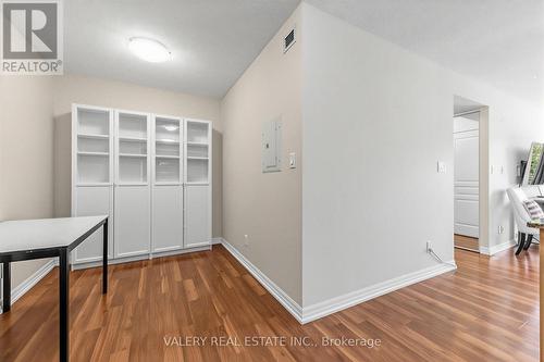214 - 1403 ROYAL YORK ROAD , Toronto, Ontario M9P 0A1 4