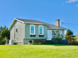 951 Ch. du Grand-Ruisseau  Les Îles-De-La-Madeleine, QC G4T 2L9