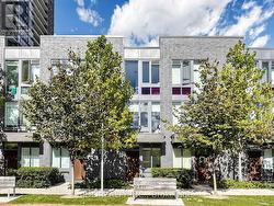 28 SONIC WAY Toronto, ON M3C 3Z2