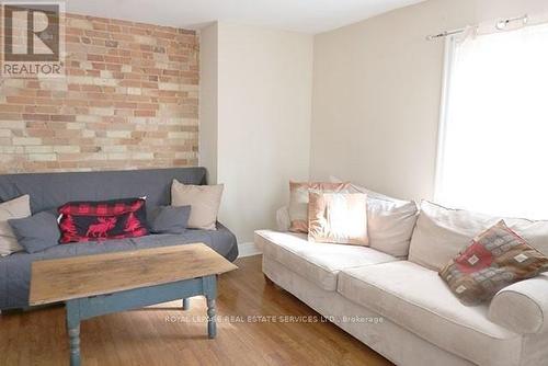 2 - 390 HURON STREET , Toronto, Ontario M5S 2G6 3