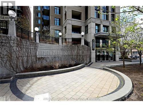 302 - 245 KENT STREET , Ottawa, Ontario K2P 0A5 3