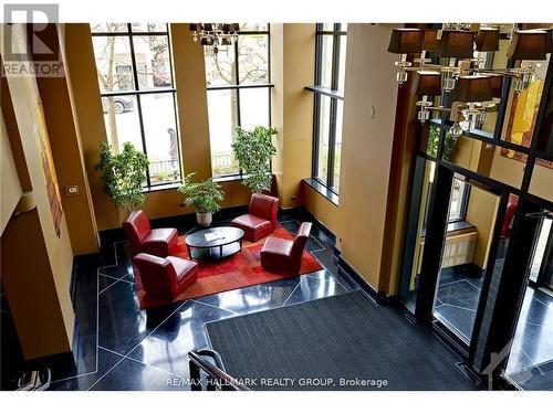 302 - 245 KENT STREET , Ottawa, Ontario K2P 0A5 5