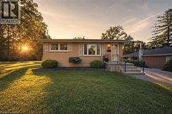 21 HILLCREST Avenue Brantford, ON N3T 2C8