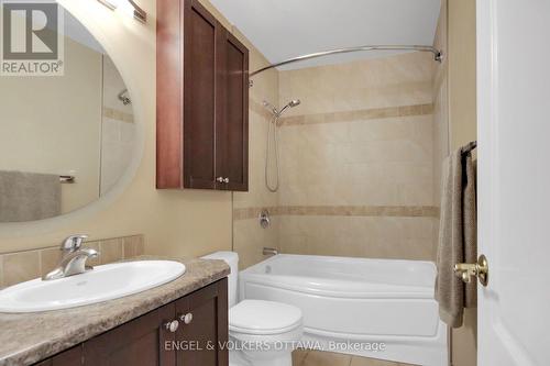 Full bathroom - 24 Tammela Court, Ottawa, ON 
