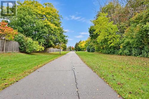 Path directly behind home. - 24 Tammela Court, Ottawa, ON 