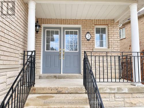3 VITLOR DRIVE , Richmond Hill, Ontario L4E 3W3 2