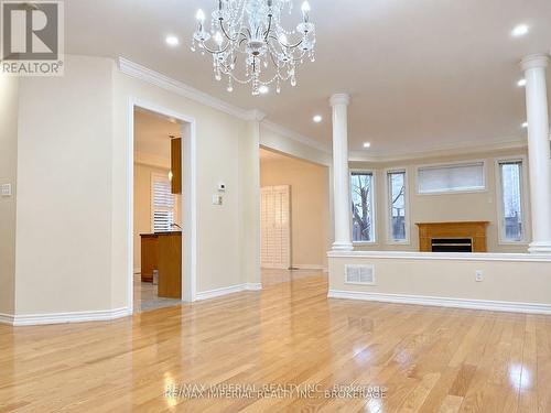 3 VITLOR DRIVE , Richmond Hill, Ontario L4E 3W3 4
