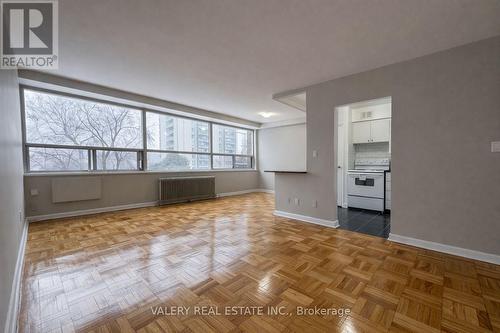 408 - 42 THORNCLIFFE PARK DRIVE , Toronto, Ontario M4H 1K1 5