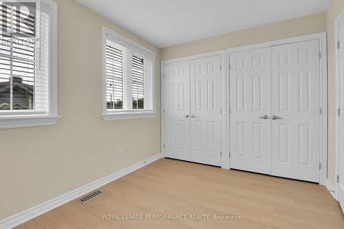 64 Mayflower Private, Ottawa, ON 