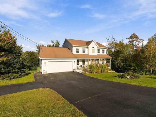 254 Robert Street  Fall River, NS B2T 1H7