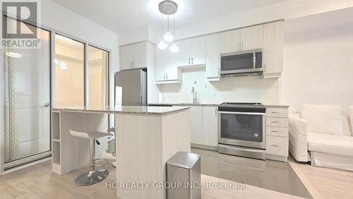 213 - 9191 YONGE STREET , Richmond Hill, Ontario L4C 1E2 4