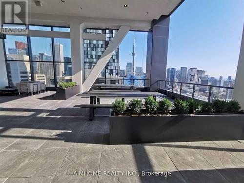 2811 - 488 UNIVERSITY AVENUE , Toronto, Ontario M5G 0C1 2