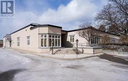 20 UPJOHN ROAD Toronto, ON M3B 2V9