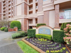 #104-75 Songhees Rd Victoria, BC V9A 7M5