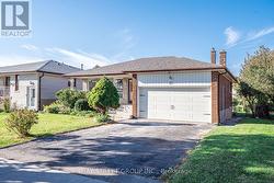 42 FAYE DRIVE Toronto, ON M2J 3S6