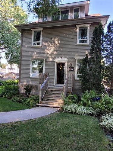 457 Jeanne D'arc ST  Winnipeg, MB R2H 2G4