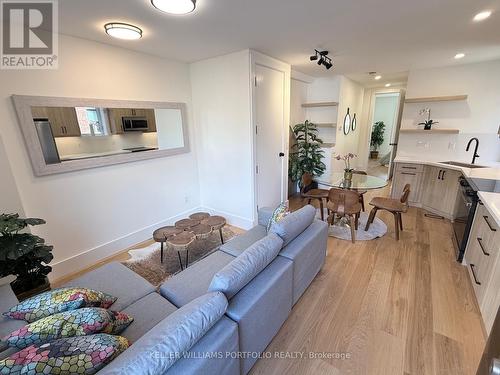 MAIN FL - 173 BEATRICE STREET , Toronto, Ontario M6G 3E9 2