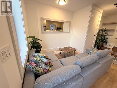 MAIN FL - 173 BEATRICE STREET , Toronto, Ontario M6G 3E9 3