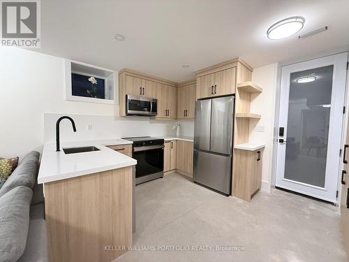 LOWER - 173 BEATRICE STREET , Toronto, Ontario M6G 3E9 3