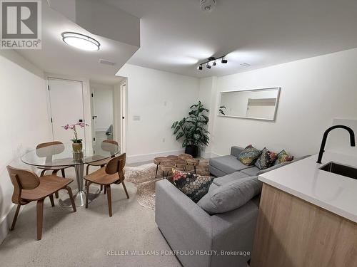 LOWER - 173 BEATRICE STREET , Toronto, Ontario M6G 3E9 4