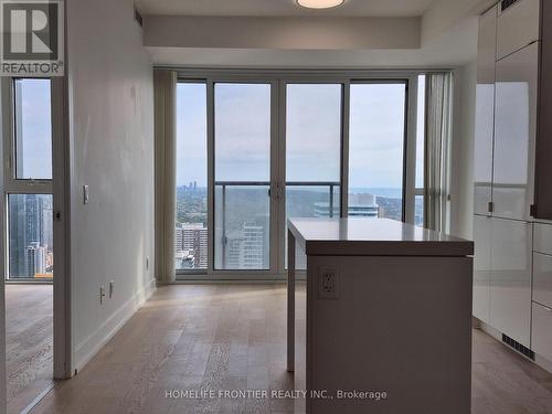 5007 - 7 GRENVILLE STREET , Toronto, Ontario M4Y 0E9 2