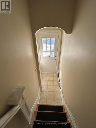 B - 427 SUNNYSIDE AVENUE , Ottawa, Ontario K1S 0S6 2