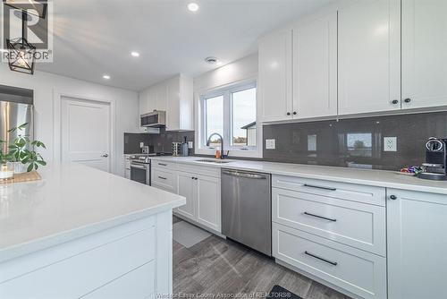 9240 BRODERICK ROAD , LaSalle, Ontario N9A 6Z6 4