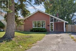 73 DEERFIELD ROAD Toronto, ON M1K 4X2