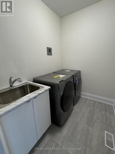 84 TEMPEL STREET , Richmond Hill, Ontario L4E 1K6 2