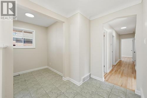 Foyer - 2007 Dorval Avenue, Ottawa, ON 