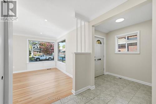 Foyer - 2007 Dorval Avenue, Ottawa, ON 