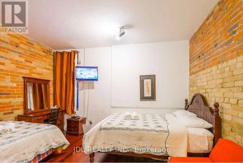 MASTERBEDROOM A 2ND FLOOR - 118 SHUTER ST STREET , Toronto, Ontario M5A 1V8 3