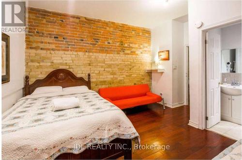 MASTERBEDROOM A 2ND FLOOR - 118 SHUTER ST STREET , Toronto, Ontario M5A 1V8 4