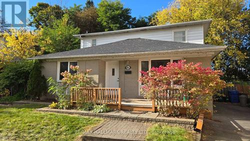 46 COLLINS CRESCENT , Aurora, Ontario L4G 2W2 2