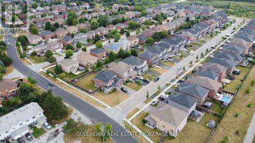 2 TIM JACOBS DRIVE , Georgina, Ontario L4P 0G5 2