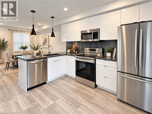 654 DUNSMURE Road , Hamilton, Ontario L8H 1H7 5