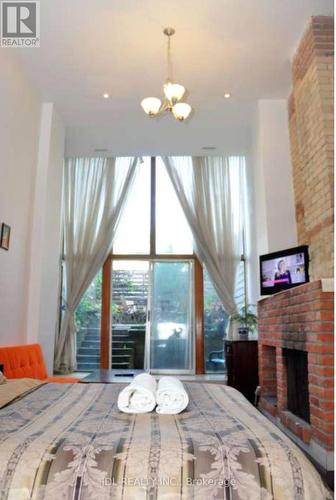 MASTERBEDROOMA MAIN FLOOR - 118 SHUTER ST STREET , Toronto, Ontario M5A 1V8 2
