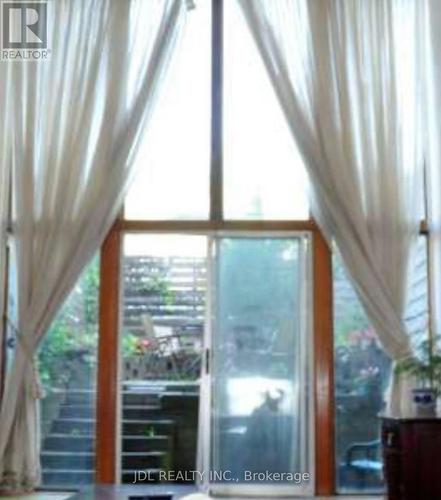 MASTERBEDROOMA MAIN FLOOR - 118 SHUTER ST STREET , Toronto, Ontario M5A 1V8 4