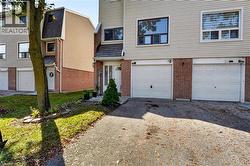 6 ELLERSLIE Road  Brampton, ON L6T 4C2