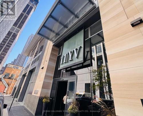 3609 - 11 YORKVILLE AVENUE , Toronto, Ontario M4W 1L2 3