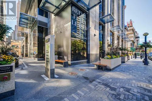 3609 - 11 YORKVILLE AVENUE , Toronto, Ontario M4W 1L2 5