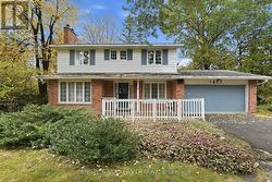 1837 FERNCROFT CRESCENT  Ottawa, ON K1H 7B4