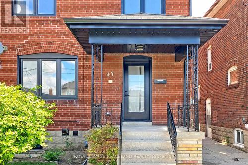 47 CHAMBERLAIN AVENUE , Toronto, Ontario M6E 4J9 2